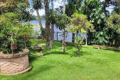 Espaço na Represa com Piscina, Quadra de Tênis e Área Ampla para Eventos e Gravações