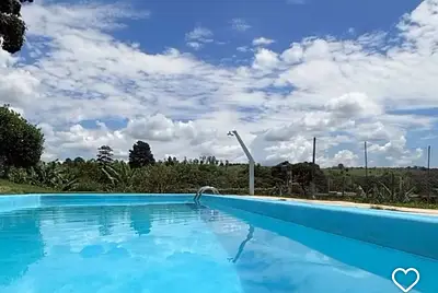 Chácara em Atibaia com Piscina, Jardim e Vista para as Montanhas | Locação para Fotos e Filmagens