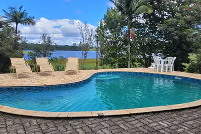 Espaço na Represa com Piscina, Quadra de Tênis e Área Ampla para Eventos e Gravações