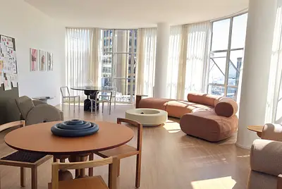 Vista de 180º e muita luz em prédio de Oscar Niemeyer