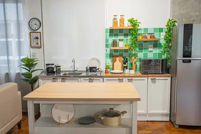 5 Cenários em 120 m²: Cozinha, Sala, Quarto e Fundo Infinito perto do Metrô
