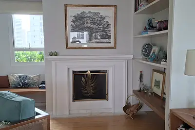 Um apartamento, múltiplos cenários: luz natural, design, vegetação e vista aberta para sua próxima produção.