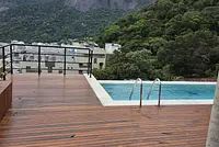 Casa para filmagens com piscina de borda infinita e vista Icônica