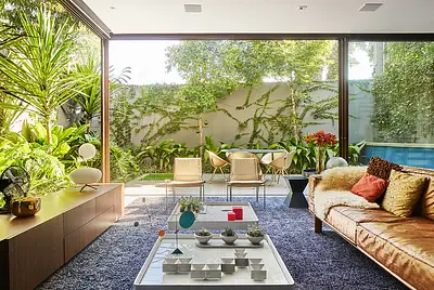 Casa moderna com natureza