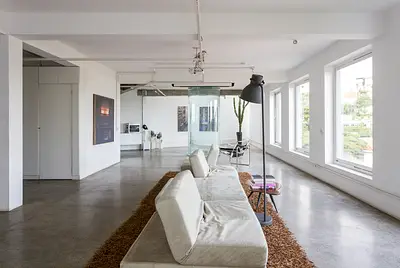 Casa-laboratório seis andares com rooftop panorâmico