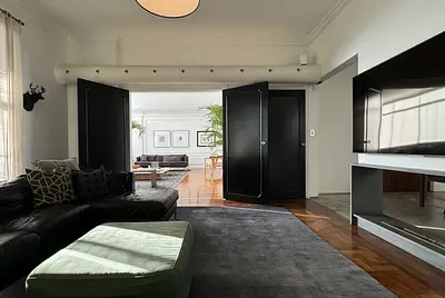 Apartamento amplo e sofisticado, pé direito alto, excelente acesso e localização