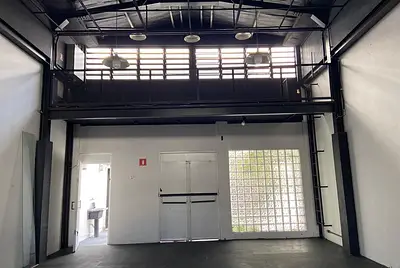 Espaço de eventos diversificado com galpão multiuso, casa e área externa próximo ao  metro Faria Lima e ao Shopping Eldorado.