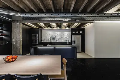 Escritório, cozinha e studio. Moderno, com pé direito alto, iluminado e com vista deslumbrante 