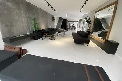 Elegância e Conforto no Jardim Marajoara: Uma Casa Moderna e Imponente