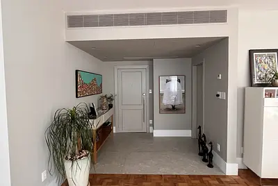 Um apartamento iluminado em Higienópolis, elegante e pronto para receber para uma super produção. 