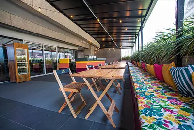 Hub para filmagens e eventos com design incrível