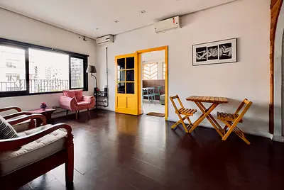 Cobertura da déc. 40 com varanda enorme no Centro