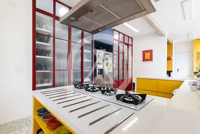 Cozinha linda e iluminada em Higienópolis!