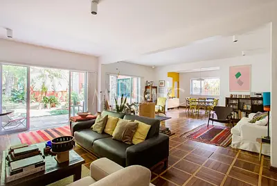 Casa anos 60, Cor, Jardim e Piscina em localização fácil!