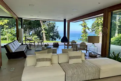 Casa Moderna na Mata Atlântica com vista para o mar
