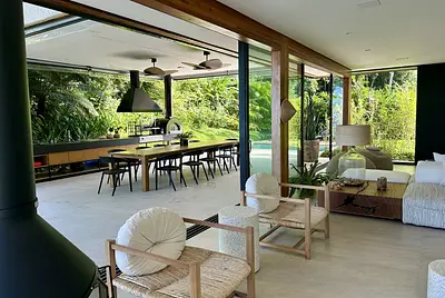 Casa Moderna na Mata Atlântica com vista para o mar