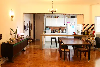 Ap térreo com quintal florido e decoração moderna